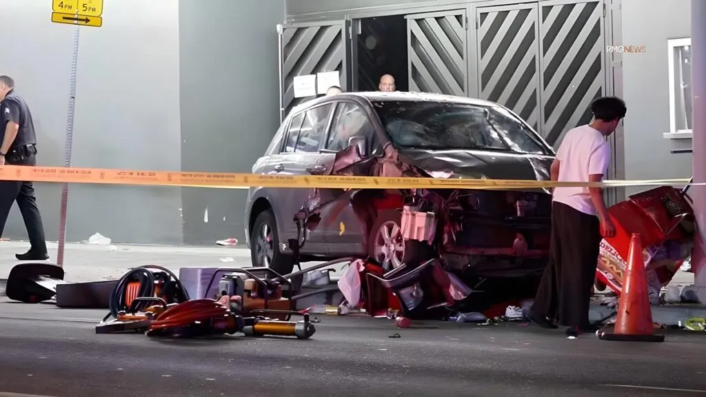 vehículo embiste multitud en Santa Monica Boulevard