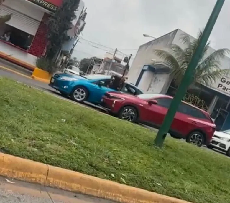 Video muestra balacera en Avenida Chiapas, Uruapan, tras discusión entre automovilistas