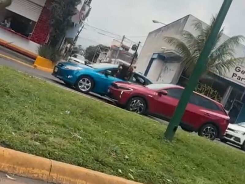 Video muestra balacera en Avenida Chiapas, Uruapan, tras discusión entre automovilistas