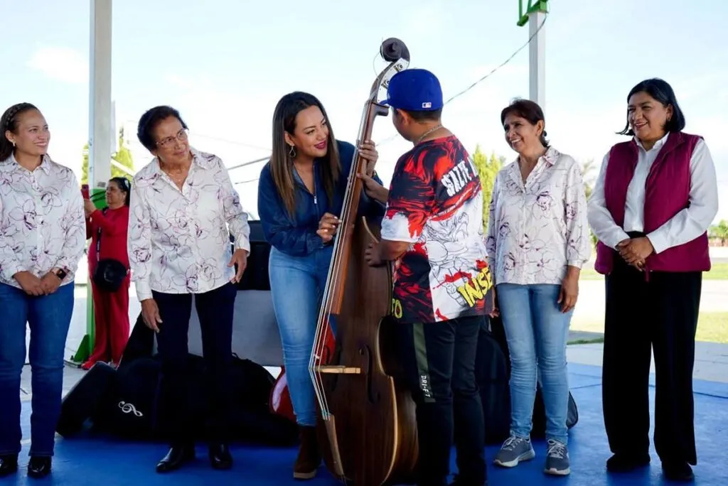Zacapu impulsa el talento infantil con la entrega de instrumentos musicales