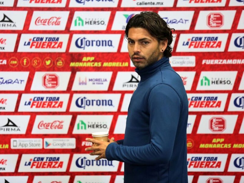 Carlos Adrián Morales, ídolo michoacano, debutó en 1998 con Monarcas Morelia y se consolidó como un histórico de la Liga MX con 27 liguillas, múltiples títulos y finales inolvidables
