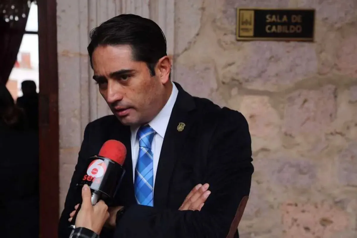 El regidor Benjamín Farfán denunció que la corrupción y los intereses oscuros han impedido que el Ayuntamiento de Morelia regule bares y antros con exceso de ruido y horarios fuera de la norma