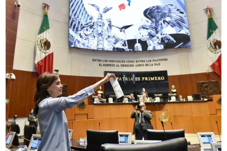 Senadora Lilly Téllez provoca tensión al llamar "Changoleón" a Gerardo Fernández Noroña en la Comisión Permanente, en un choque cargado de insultos y acusaciones contra el diputado petista 1