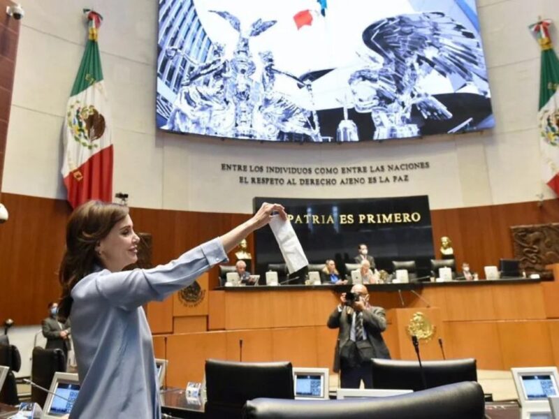 Senadora Lilly Téllez provoca tensión al llamar "Changoleón" a Gerardo Fernández Noroña en la Comisión Permanente, en un choque cargado de insultos y acusaciones contra el diputado petista 1