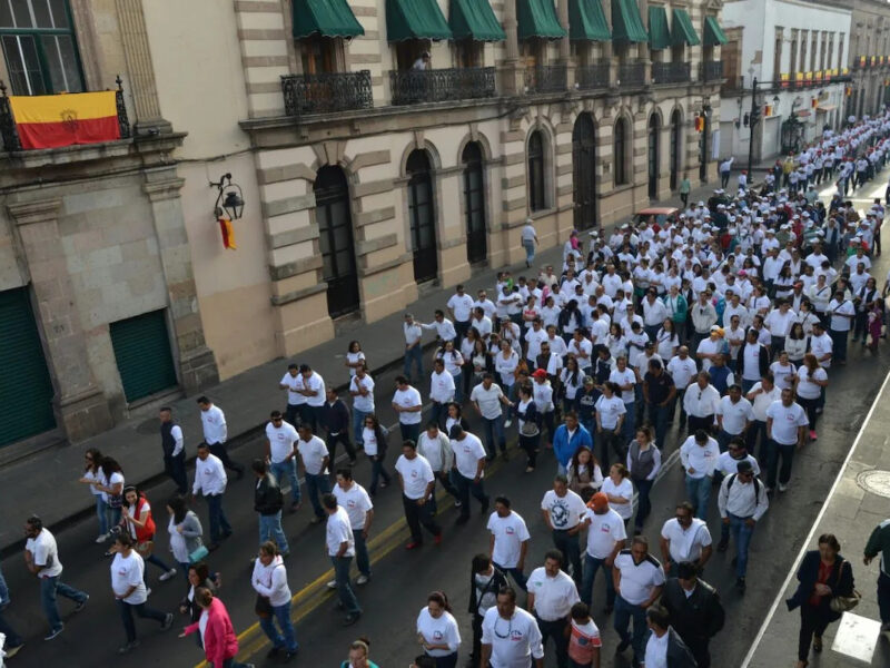 En Morelia, miles de trabajadores de sindicatos y organizaciones marcharon este 1 de mayo exigiendo respeto a los derechos laborales, estabilidad social, mejores condiciones y unión sindical frente a autoridades