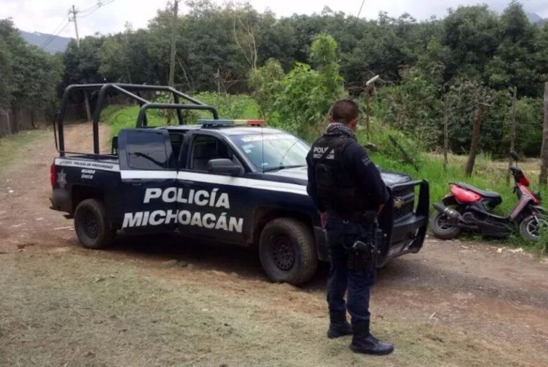 Los recientes narcobloqueos en Michoacán tras la captura de integrantes criminales dejaron 4 detenidos, vehículos quemados y armas decomisadas, informó la SSP; se refuerza coordinación con estados vecinos