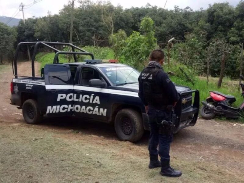Los recientes narcobloqueos en Michoacán tras la captura de integrantes criminales dejaron 4 detenidos, vehículos quemados y armas decomisadas, informó la SSP; se refuerza coordinación con estados vecinos