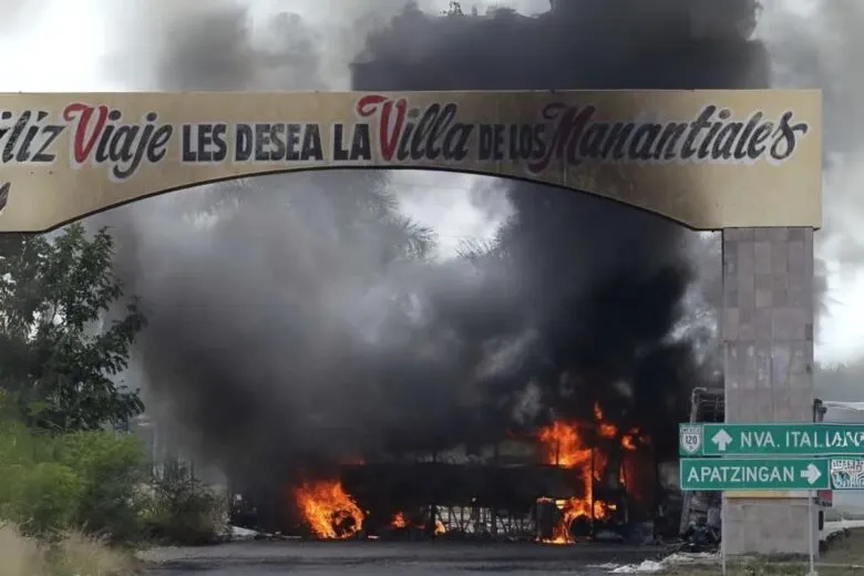 El mes de Abril de 2016, Michoacán estuvo marcado por protestas atribuidas a “Los Viagras”, contradicciones gubernamentales, que sumieron al estado dentro de una crisis de seguridad y el tejido social; evidenciando la penetración del crimen organizado y la desconfianza en las autoridades