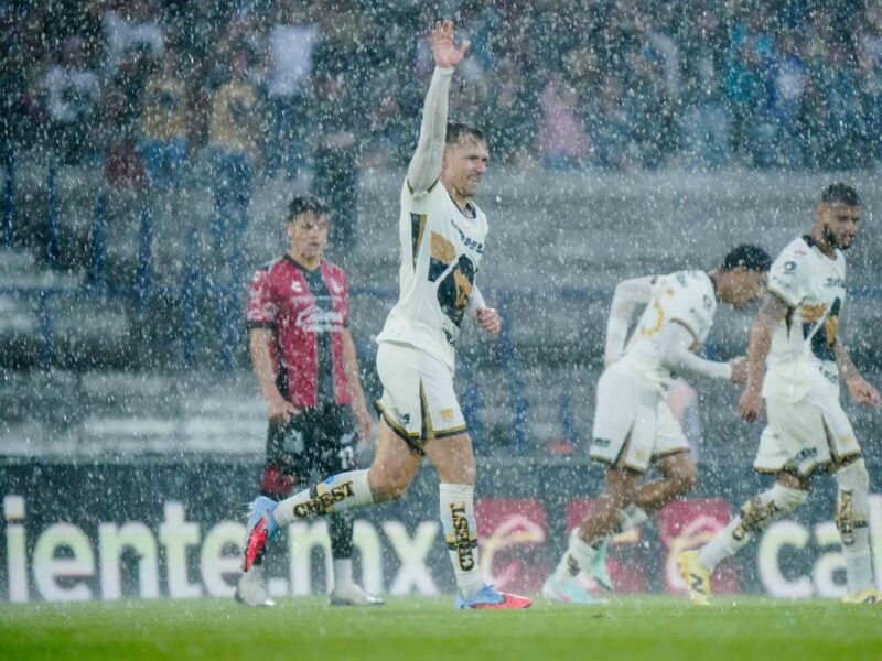 Aaron Ramsey sobre la hora y ante pertinaz agüacero le da triunfo a Pumas 1-0 sobre Atlas