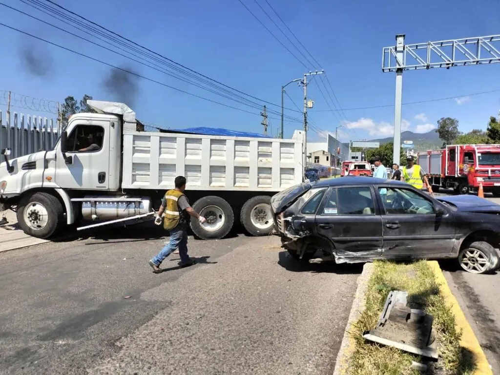 Accidente en el Libramiento Norponiente de Morelia deja heridos tras choque múltiple
