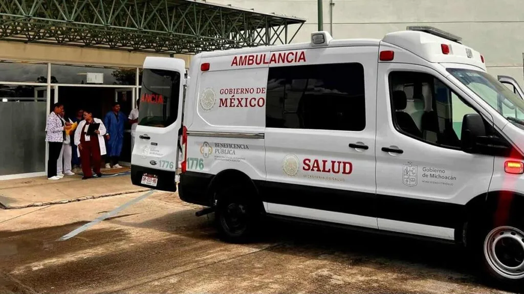 Adolescente se lesiona al manipular un arma que se disparó al caer en Parácuaro