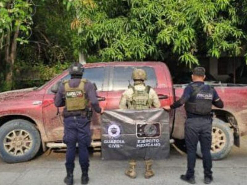 Agentes estatales y federales aseguran en Apatzingán camioneta robada con municiones y droga: SSP