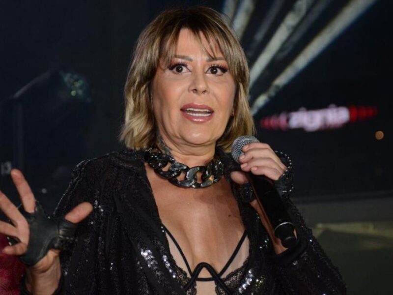 Alejandra Guzmán revela radiografía de su cadera de titanio tras su reciente hospitalización