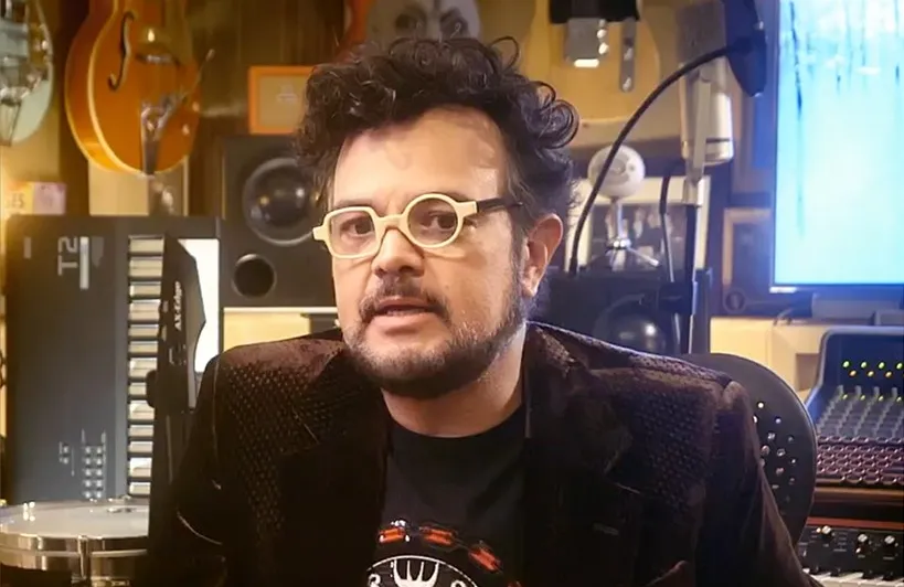 Aleks Syntek arremete contra la prensa y redes sociales