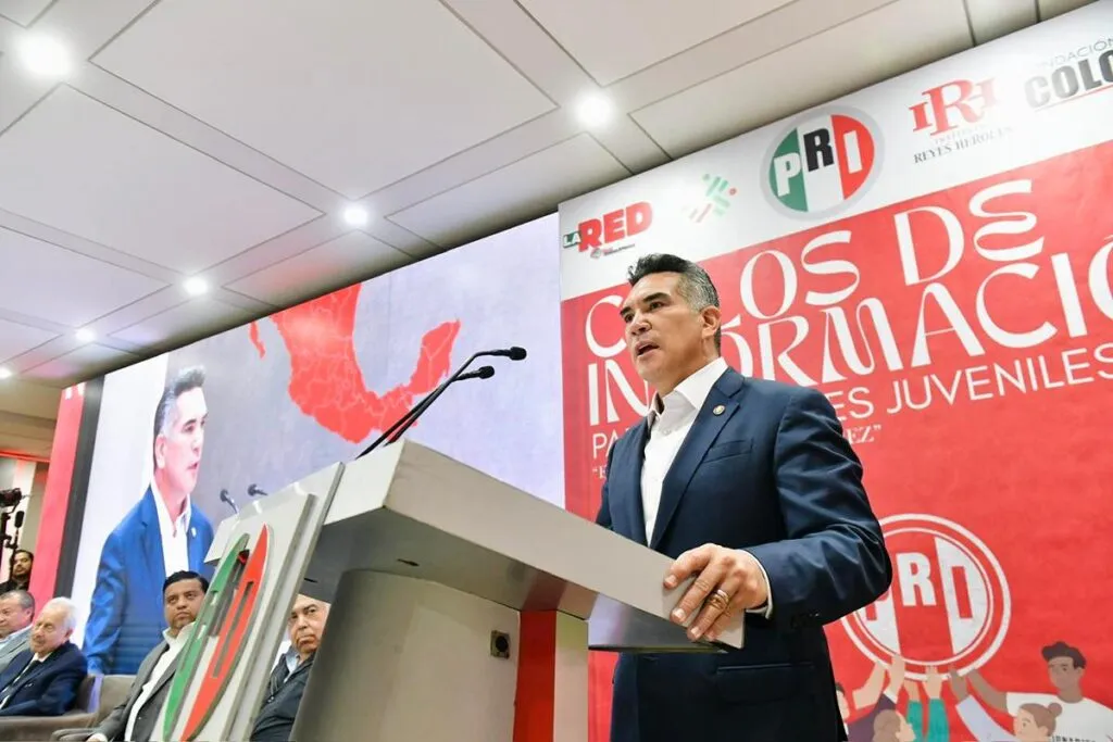 ‘Alito’ Moreno presenta denuncia ante la FGR contra Nicolás Maduro por “nexos” con cárteles mexicanos