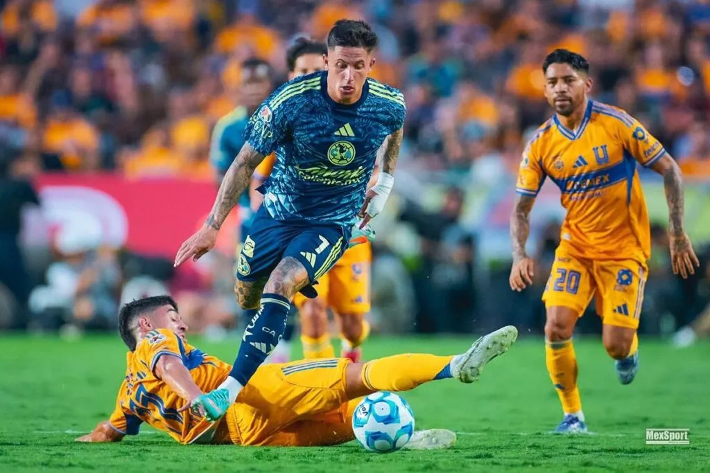 América vence a Tigres 3-1 en el Volcán