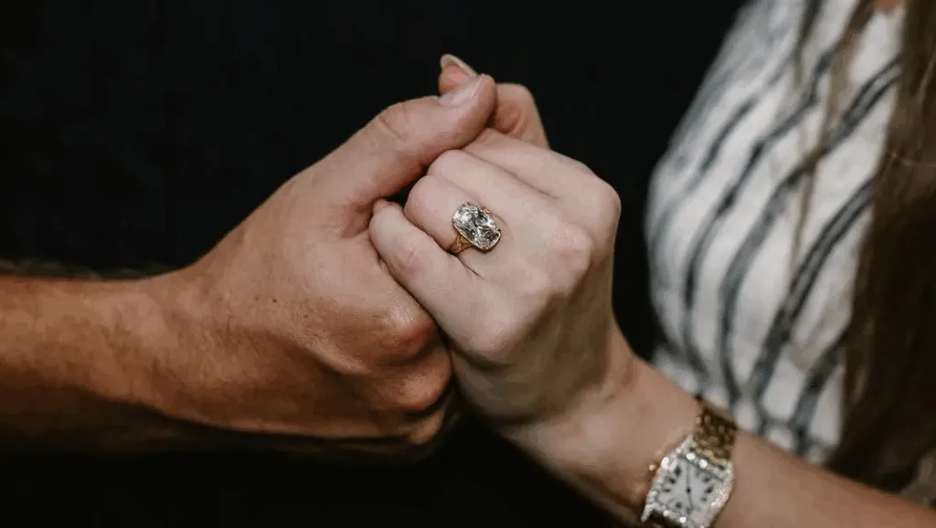 Anillo de Taylor Swift y Travis Kelce: joya vintage valorada en más de medio millón de dólares-1