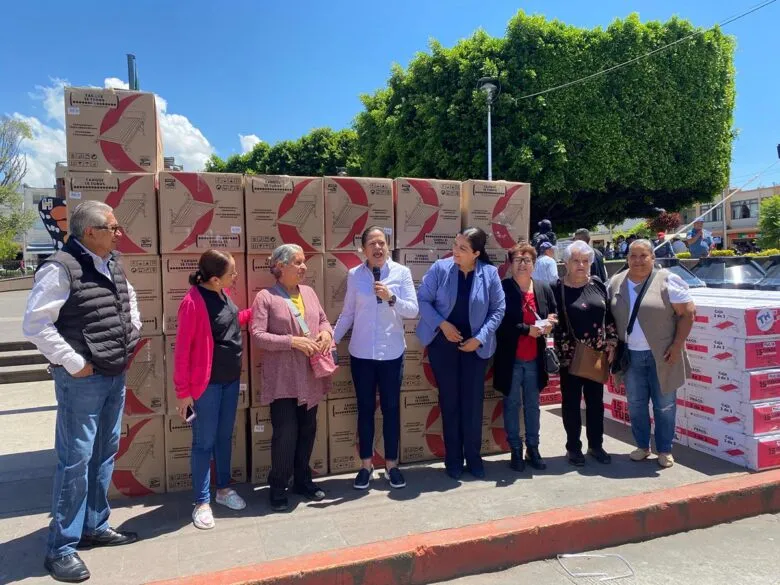 Apoyo a vivienda en Hidalgo: Tere Herrera entrega calentadores y tinacos