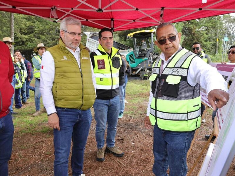 Arranca Bedolla rehabilitación del camino Villa Madero-Tacámbaro