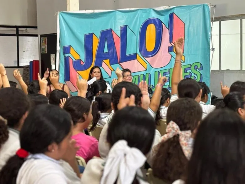 Arrancó caravana Jalo x las Mujeres; llevó productos menstruales a Apatzingán