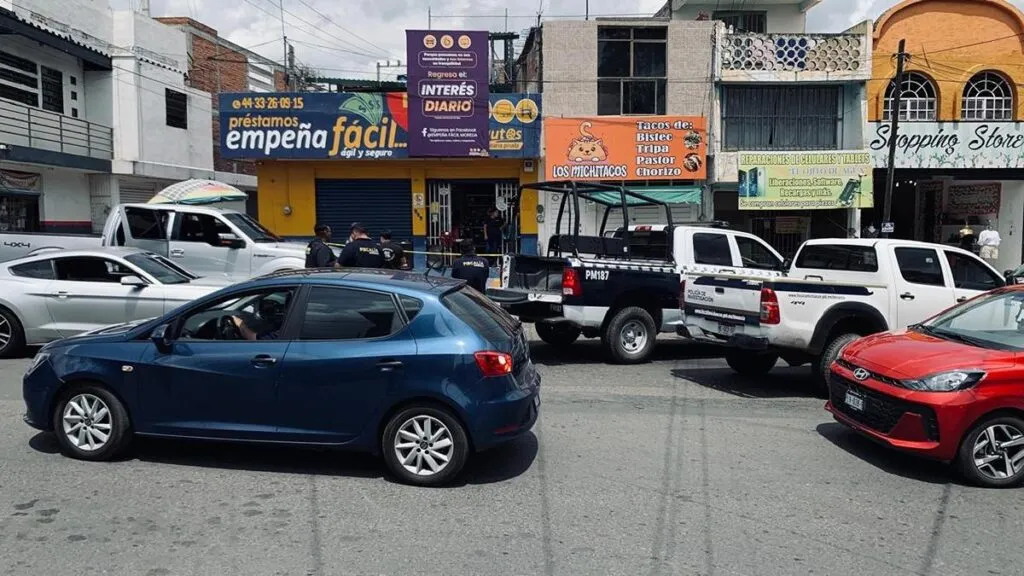 Asalto armado en Morelia: Hombre y su hijo son despojados de 150 mil pesos en la colonia Javier Mina