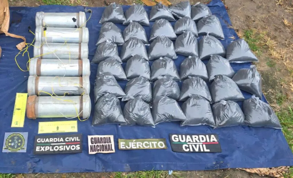 Asegurados 4 cilindros explosivos, pólvora y marihuana en Zinapécuaro: SSP