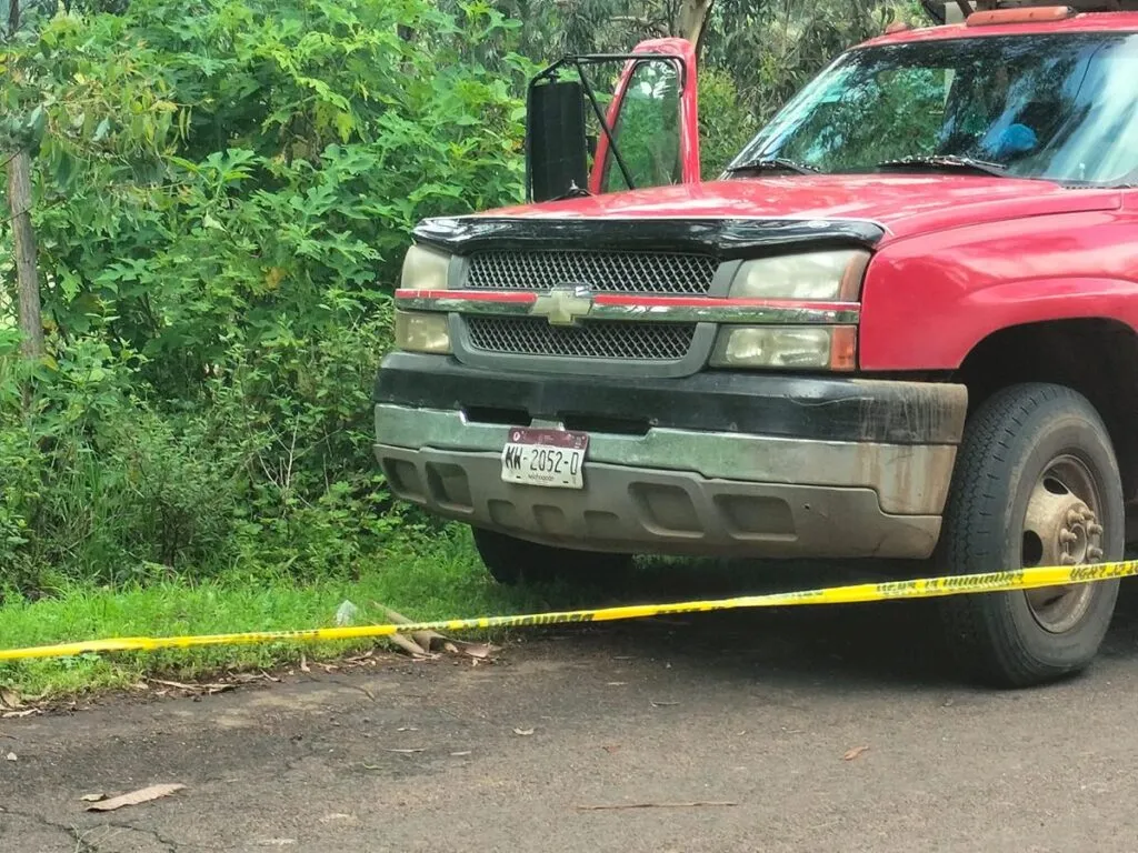 Asesinan a balazos a un hombre al interior de su vehículo, en Morelia
