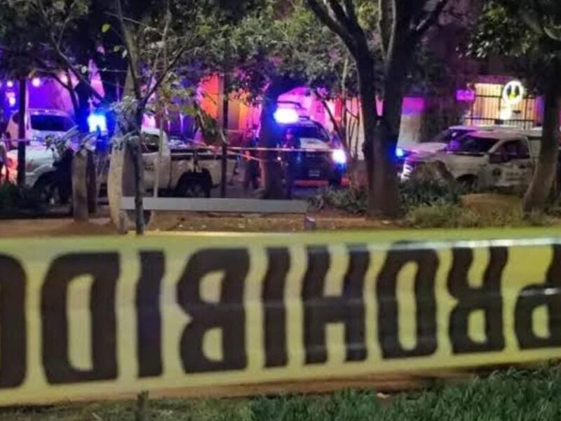 Asesinan a un hombre afuera de un bar en Morelia