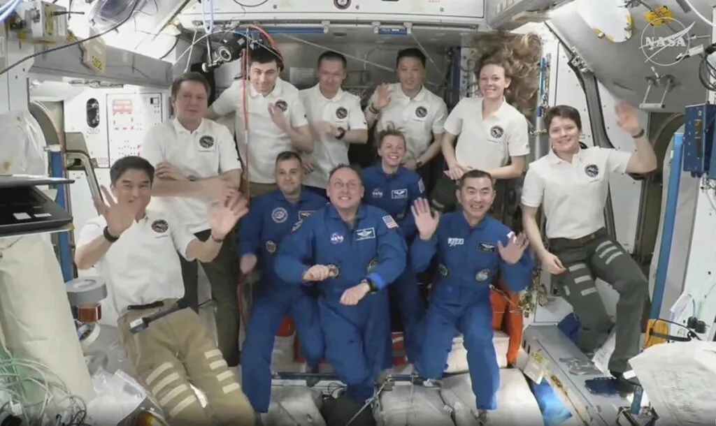 Astronautas llevados a la estación espacial por Space X