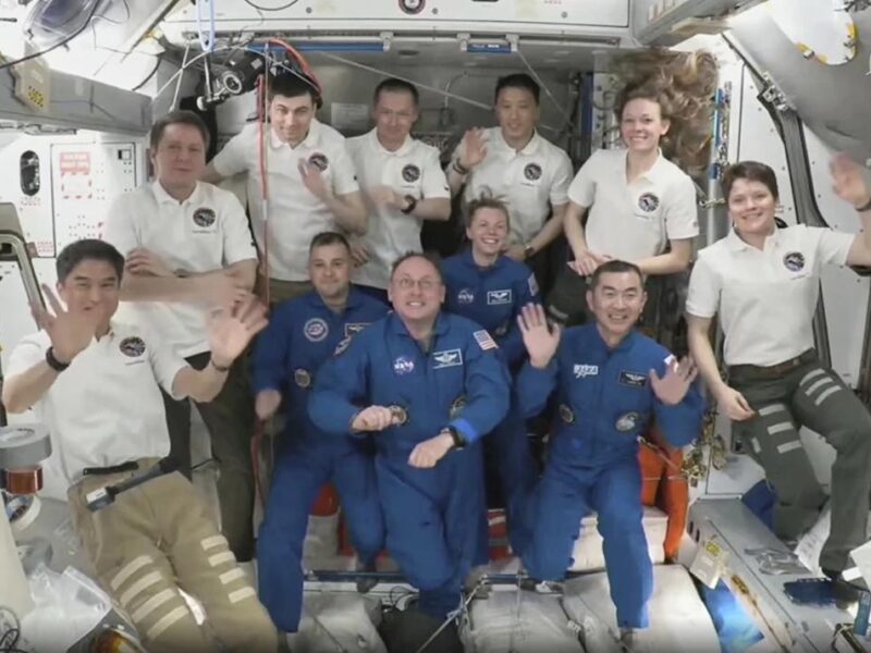 Astronautas llevados a la estación espacial por Space X