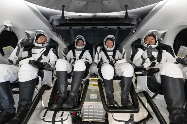 Astronautas regresan a la tierra con SpaceX
