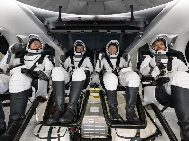 Astronautas regresan a la tierra con SpaceX