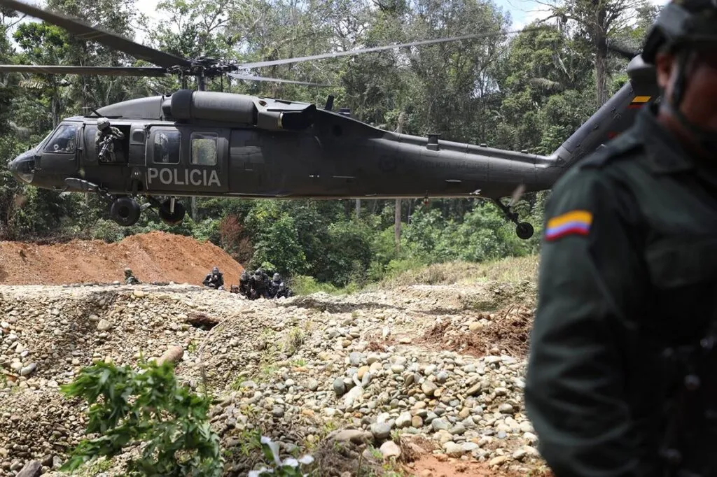 Ataques simultáneos en Colombia dejan al menos 13 muertos en Antioquia y Cali