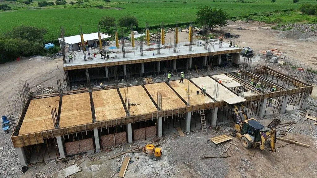 Avanza construcción del nuevo campus de la UMSNH en Huetamo;