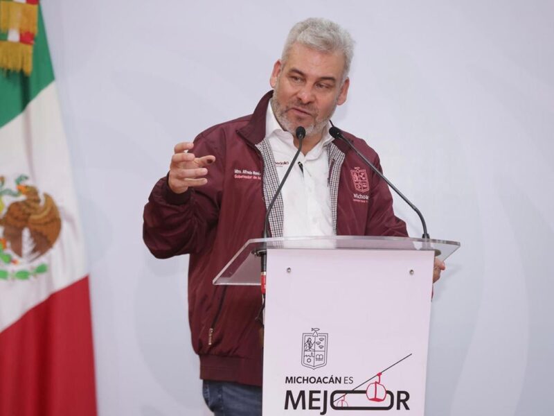 Avistamiento de ballenas en Michoacán será bajo norma oficial de Semarnat: Bedolla