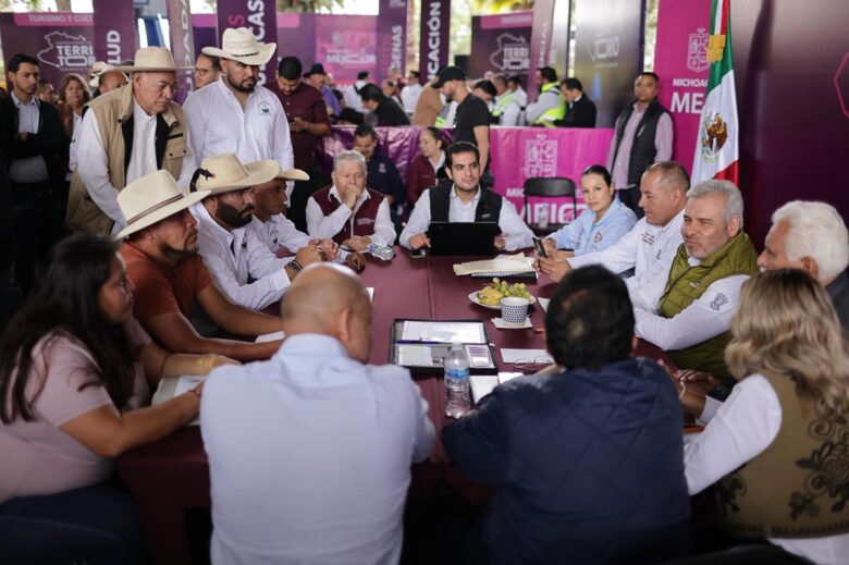 Bedolla impulsa el mezcal en audiencia pública