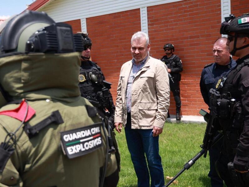 Bedolla supervisa equipo especializado antibombas de la guardia civil
