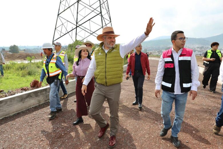 Bedolla supervisa obra de concreto hidráulico en av. Amalia Solórzano; durará más de 5 décadas