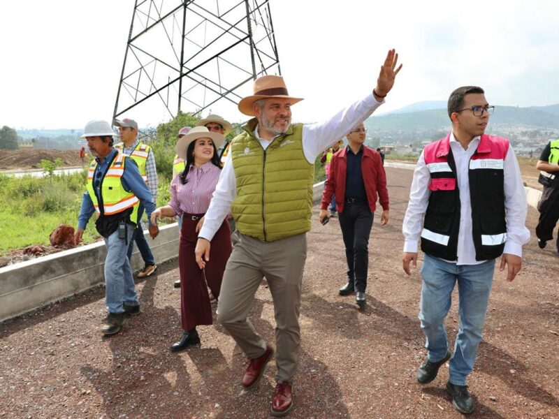 Bedolla supervisa obra de concreto hidráulico en av. Amalia Solórzano; durará más de 5 décadas