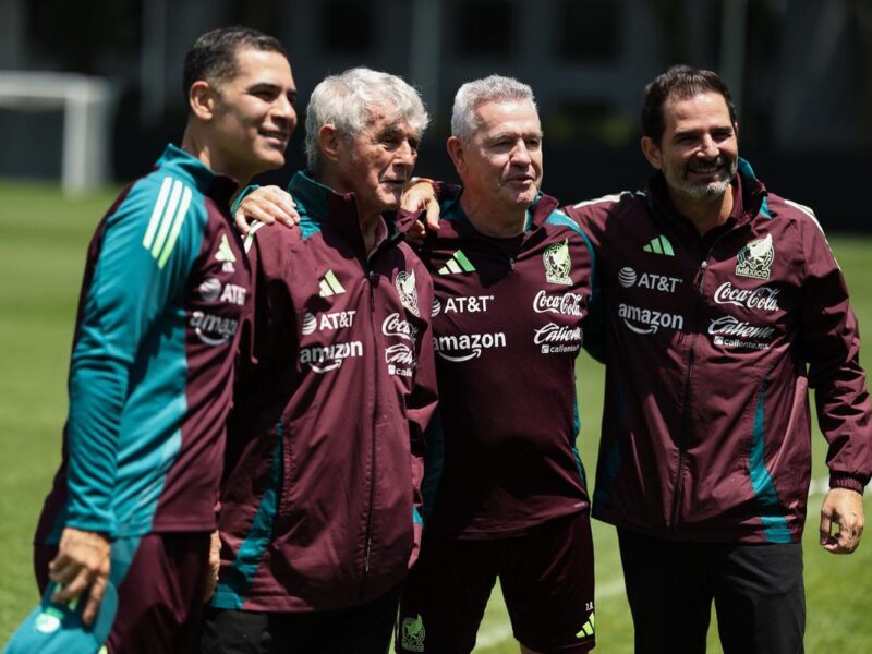 Bora Milutinovic visita la concentración de la Selección Mexicana