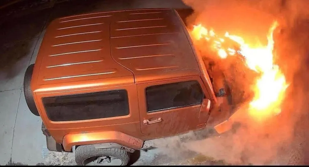 Cámaras de seguridad captura incendio de camioneta panificadora en Morelia