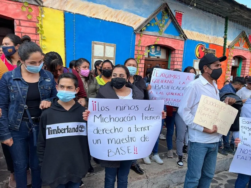Cambios irregulares y no falta de maestros, la problemática en sector educativo de Michoacán: SEE