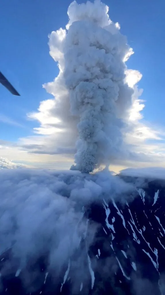 Captan primera erupción del volcán Krasheninnikov en al menos 400 años-1