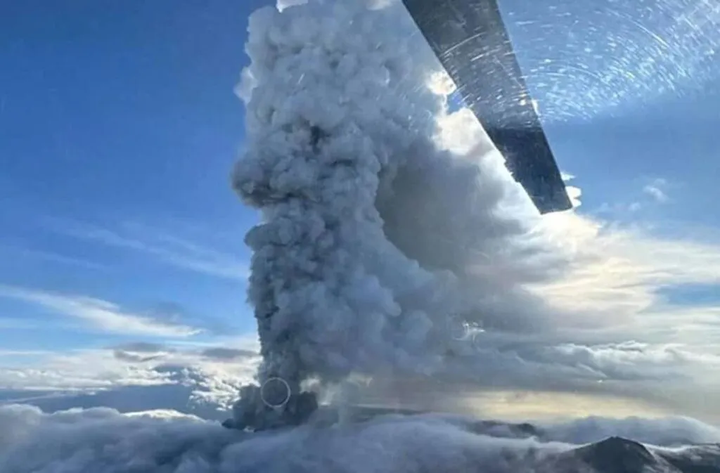 Captan primera erupción del volcán Krasheninnikov en al menos 400 años
