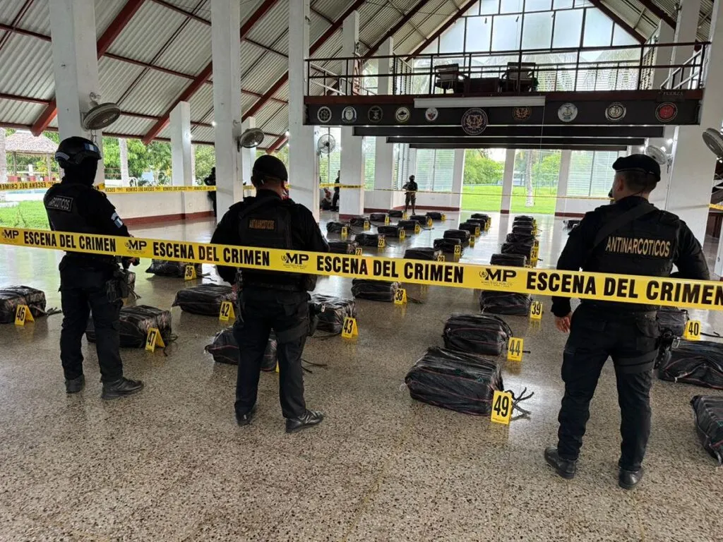 Captura de mexicanos y salvadoreño con cocaína