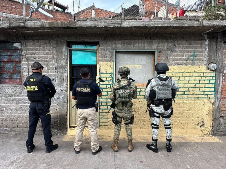 Capturan a 6 personas y aseguran 2 mil dosis de droga en cateo en Morelia
