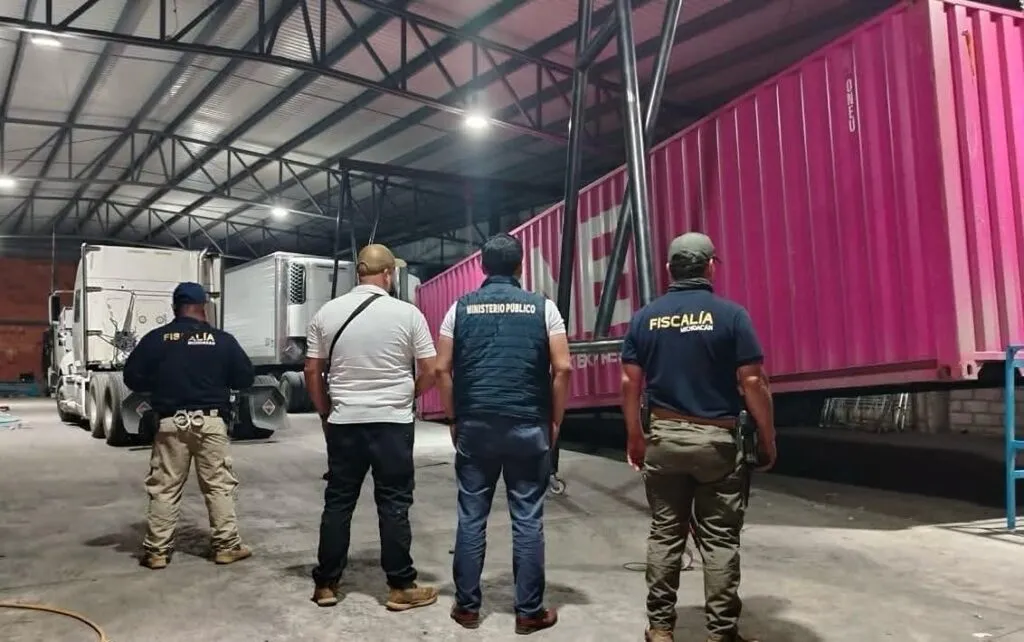 Cateo en Morelia: Fiscalía de Michoacán asegura siete tractocamiones y 11 contenedores robados