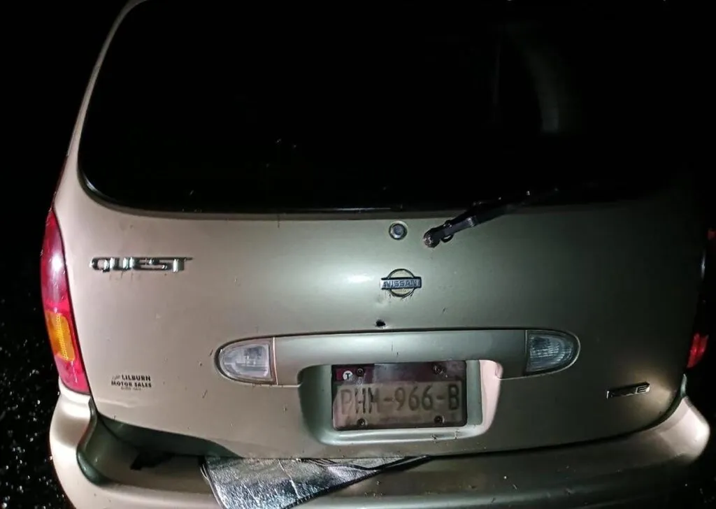 CJNG quema casa de alcaldesa de Queréndaro y abandona camioneta rafagueada 1