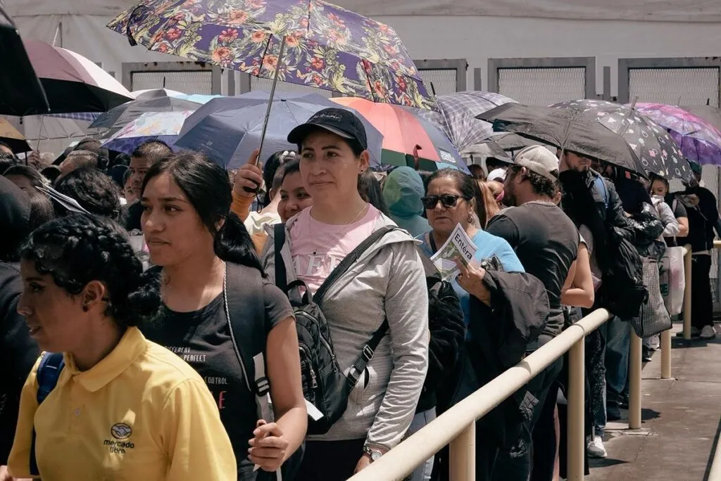 Con éxito termina el primer día del canje de boletos en el Jalo x las Mujeres-1