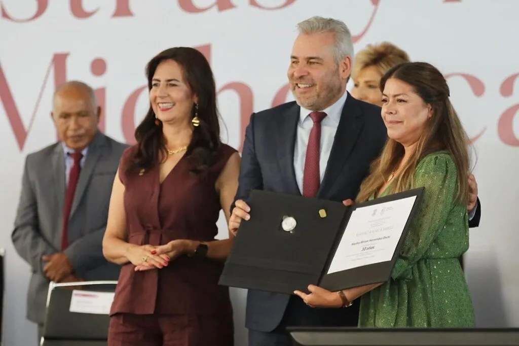 Con los maestros todo; suman más de 90 quincenas de pagos puntuales en Michoacán
